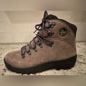 Ladies Merrell “Wear All Day” boot Graphite- only worn 1x